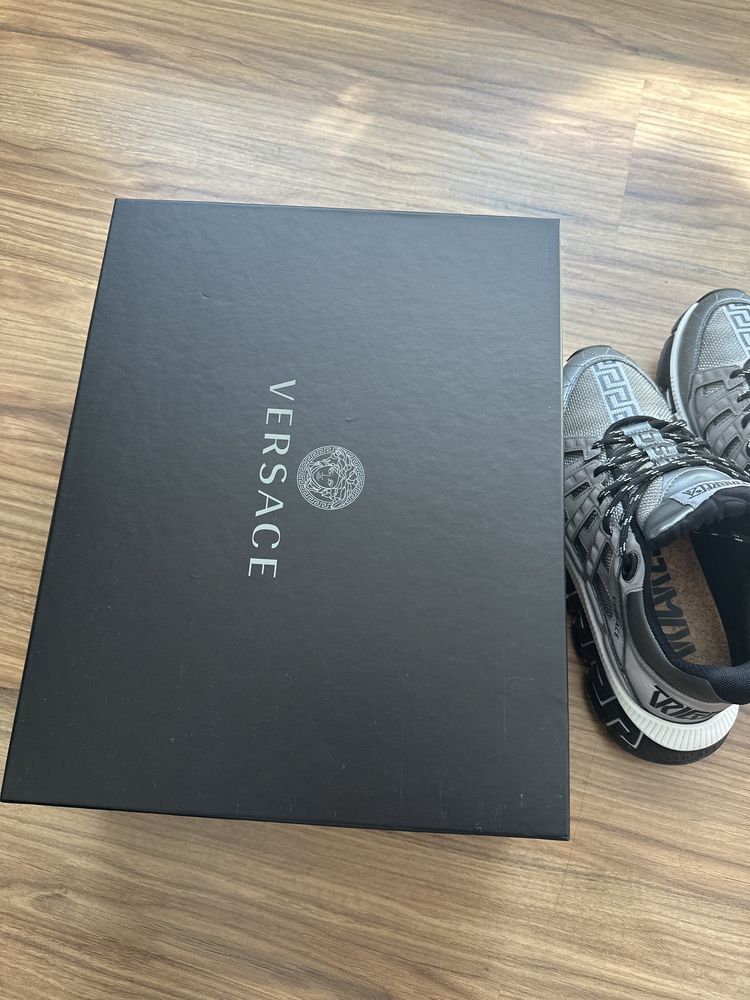 Versace( sau schimb cu versace chain reaction)originali marimea 41
