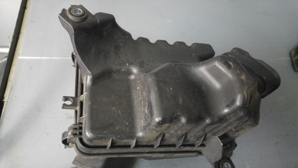 carcasa filtru aer hyundai tucson 2.0 crdi 2005-2010 28100-2e250