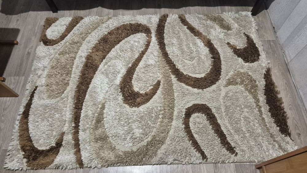 Продам  ковер. Не сильно большой