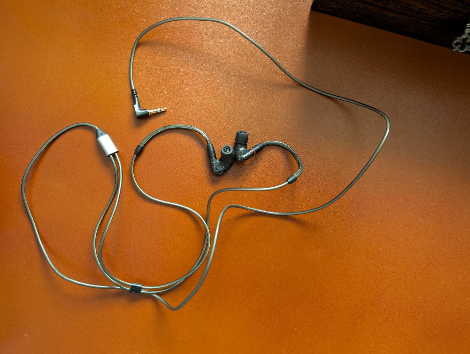 Casti HiFi IEM cu fir Sennheiser IE300