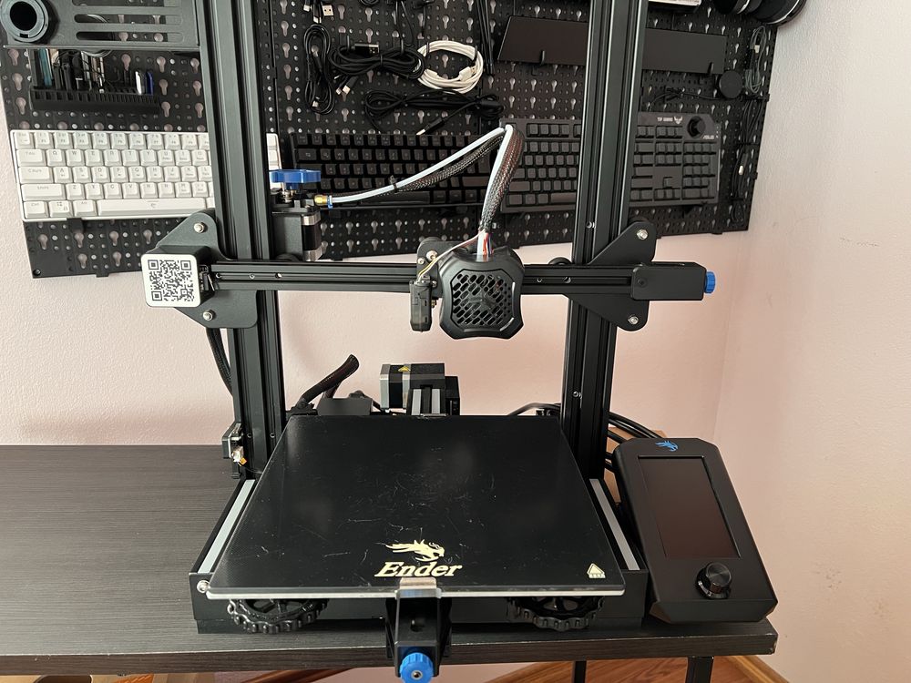 Imprimanta Ender 3-V2 echipata cu CR Touch(autoleveling)