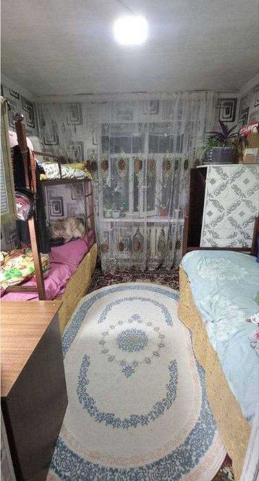 БЕРУНИЙ 3хона 2 этаж. супер локация. кирпич. 67м2. метро 100 м.