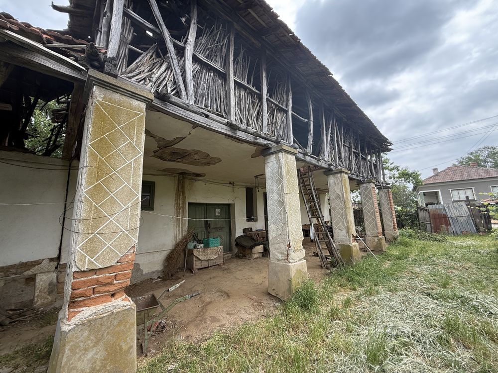 Къща в Брегово с допълнително постройки и 1644м2 двор