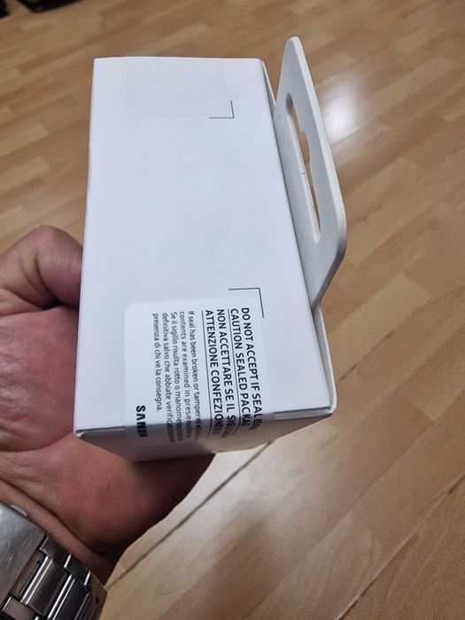 Samsung galaxy fit 3 фитнес гривна. С две години гаранция
