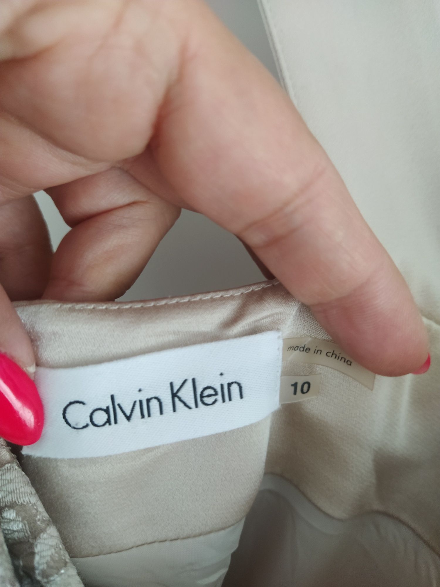 Елегантна,оригинална рокля Calvin Klein