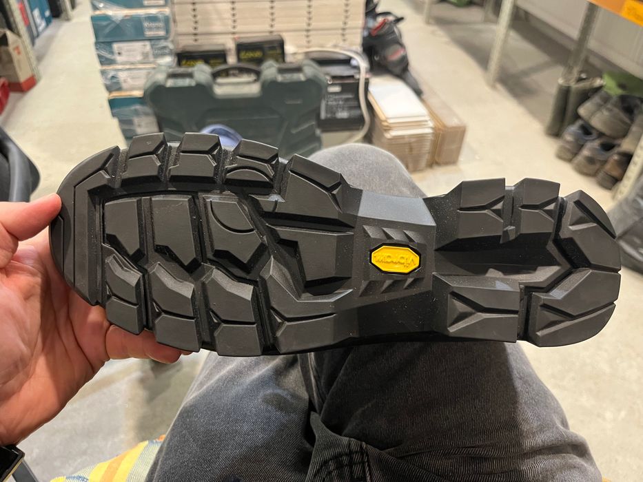 Vând Pantofi de protecție, 42, uvex VIBRAM S3 HI SRC 65222