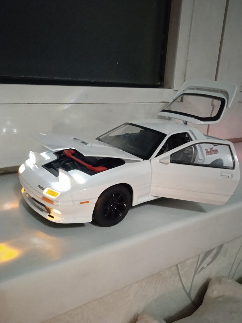 масштабная модель MAZDA RX7 FC