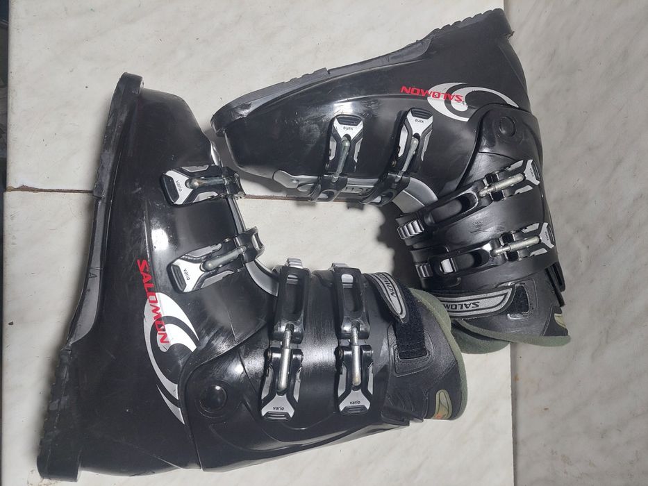 Clapari ski schi Salomon mondo 29-29,5  corespunde mărimii 44