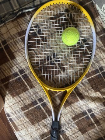 Тенисгая ракетка с мячиком