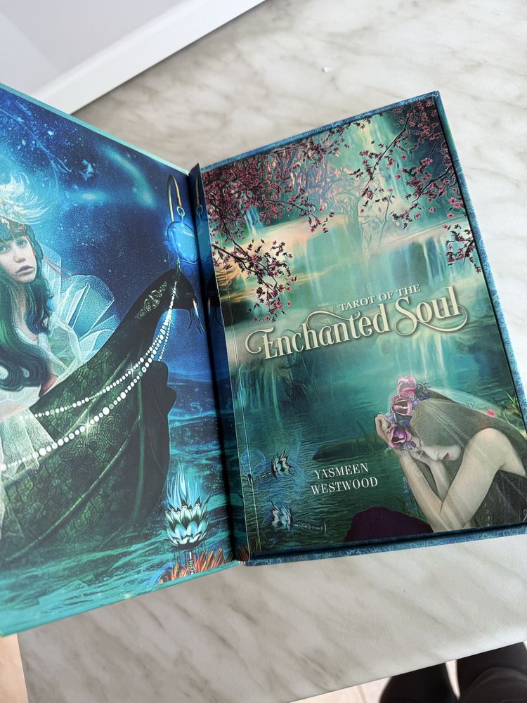 Карти таро  и книга със значения
