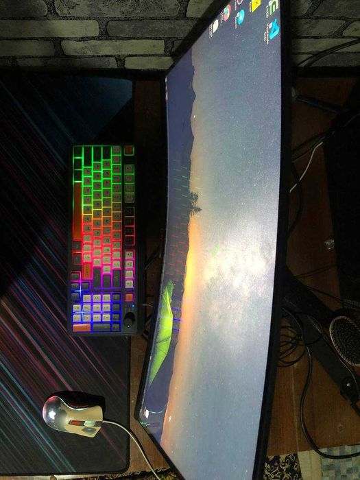 Manitor 180hz sotiladi 90$