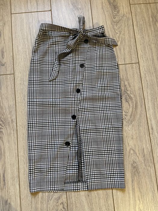 Fusta Mohito in carouri, cu slit, nasturi si cordon, marime 36