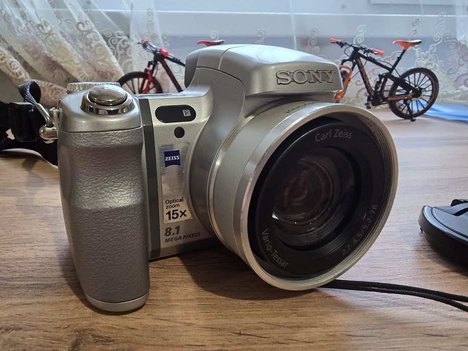 Фотоаппарат Sony DSC-H7