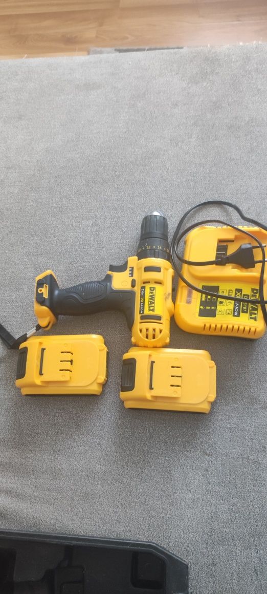 Vând autofiletanta DeWalt