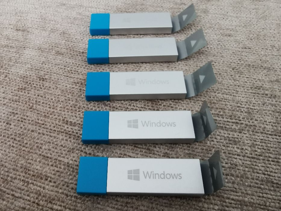Stick USB original cu Windows 10 Microsoft bootabil - licenta gratuita