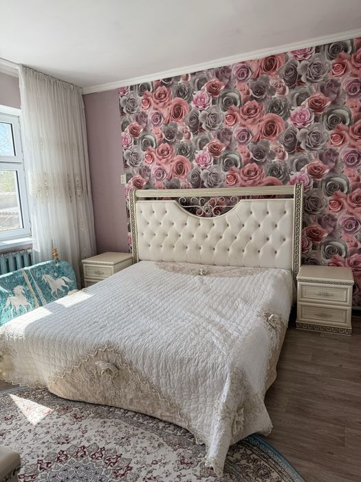 Продается двуспальная кровать 180*200 вместе с тумбами