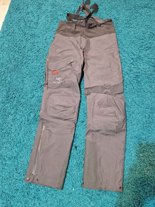 Pantaloni(,salopeta) arcteryx alpha sv bib medium regular.