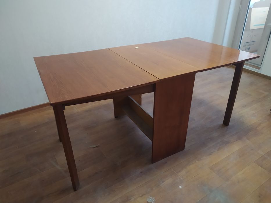 Стол раскладной .
