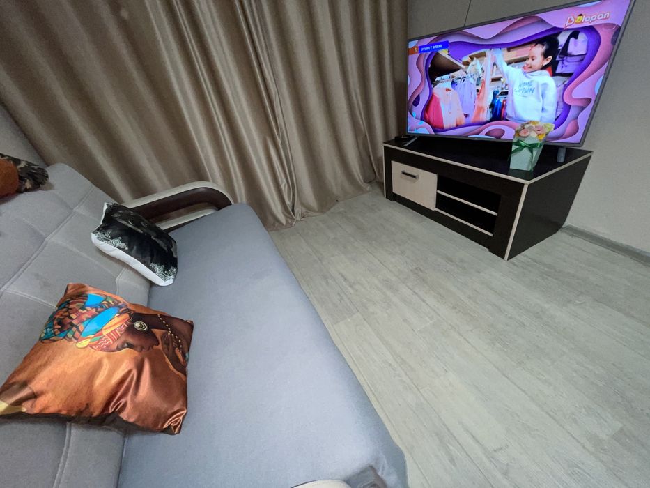 Сдам 1,5 дворец спорта со Smart TV люкс апартаменты идеально чисто