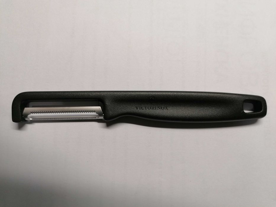 Белачка Victorinox, Lota, двойно назъбено острие, черна