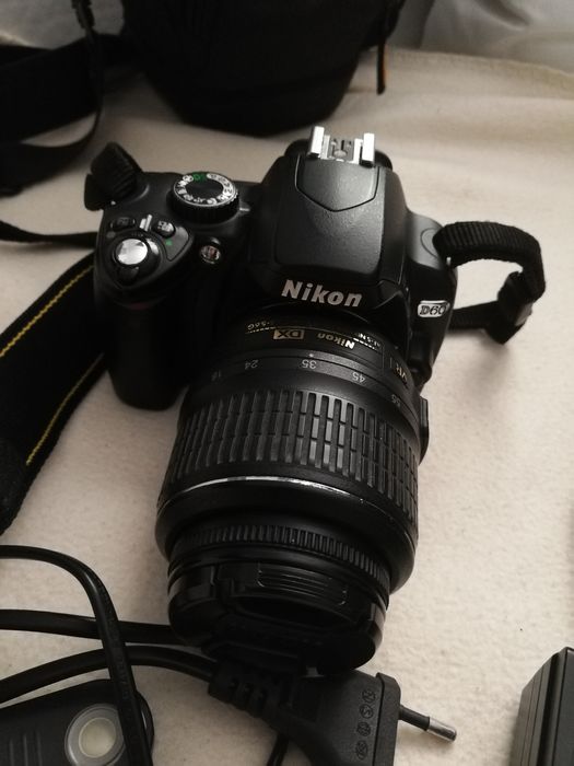 Nikon d60 + grip,4 baterii,geanta
