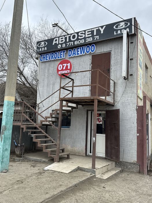 Продам двух этажное комерческое здание, 100 м2.