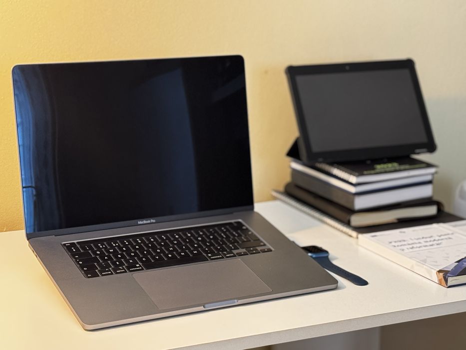 Macbook Pro 16 inch | 1Tb SSD | i9 | 16Gb RAM |