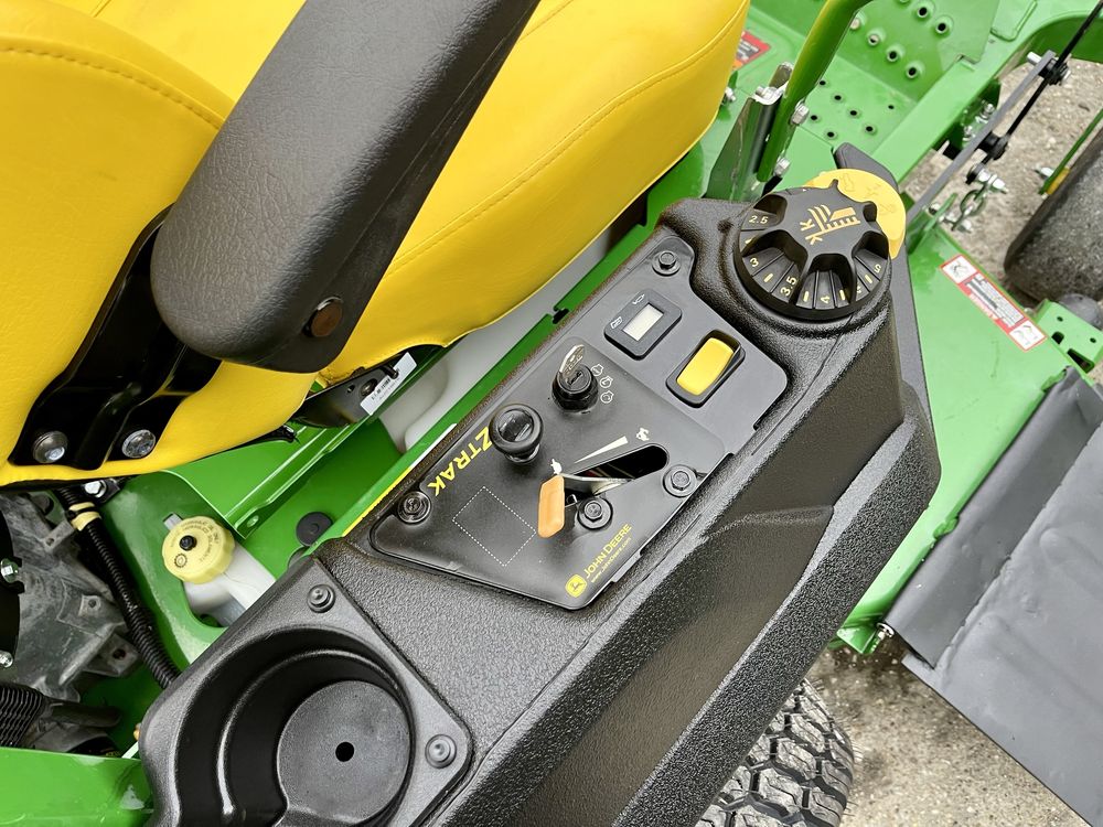 Косачка John Deere Ztrak Z735M