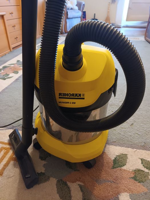 Aspirator Karcher WD2, putere 1000 W, funcționează perfect