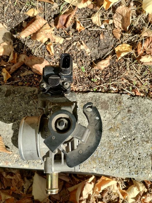 Дроселова клапа за Toyota Corolla 1.4 96 hp 2000 без стъпковия мотор!