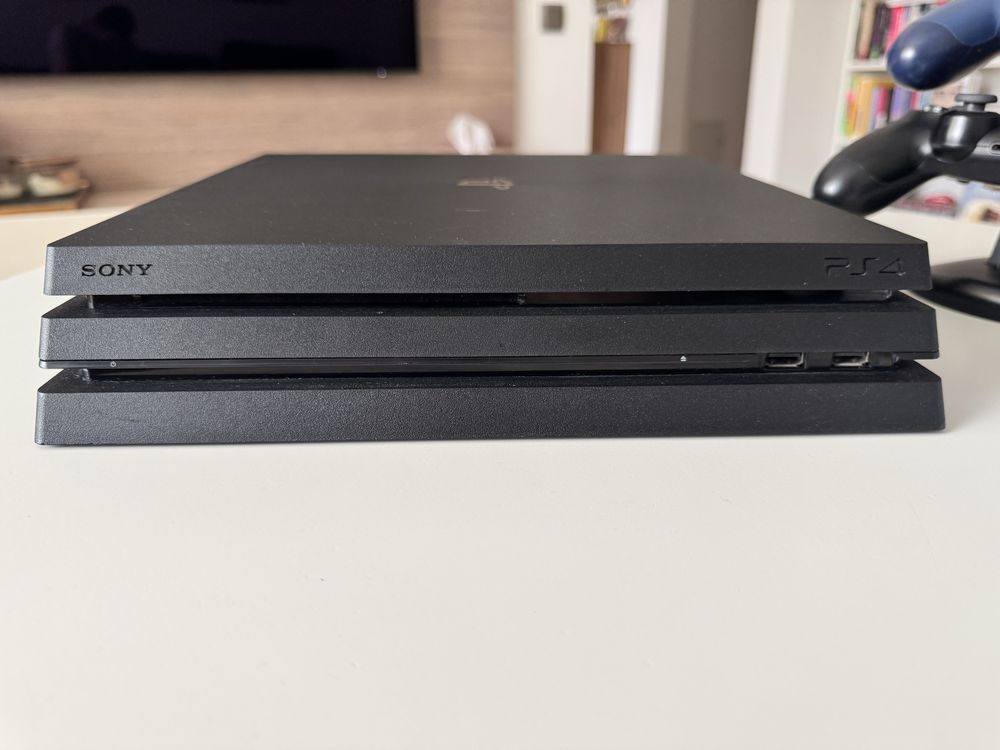 Consola Playstation 4 Pro PS4 PRO 4 jocuri si stand