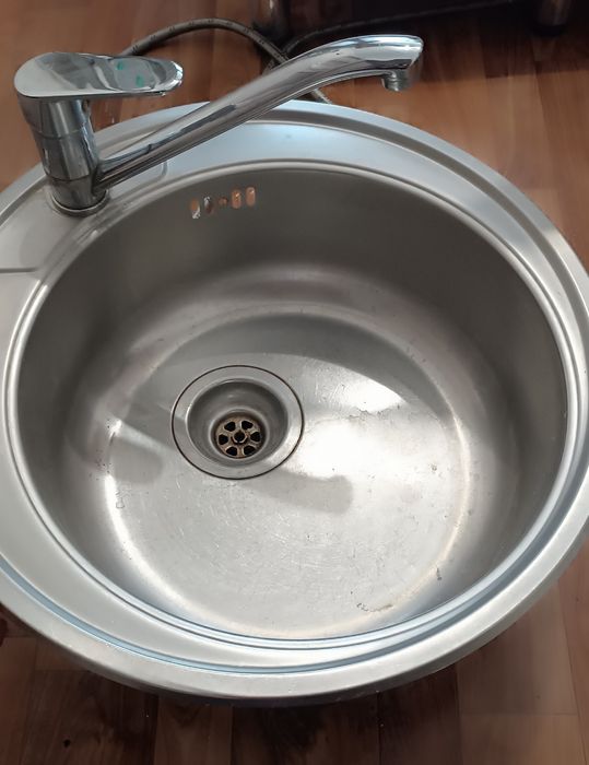 Продам кухонную мойку