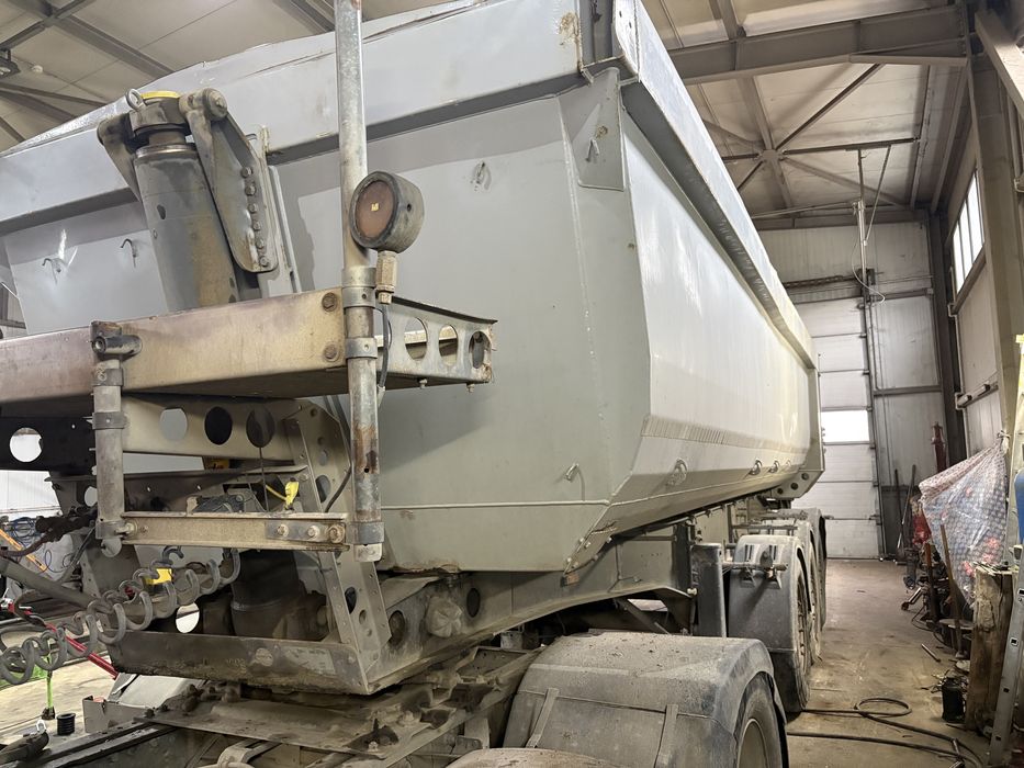 Semiremorca basculabila schmitz