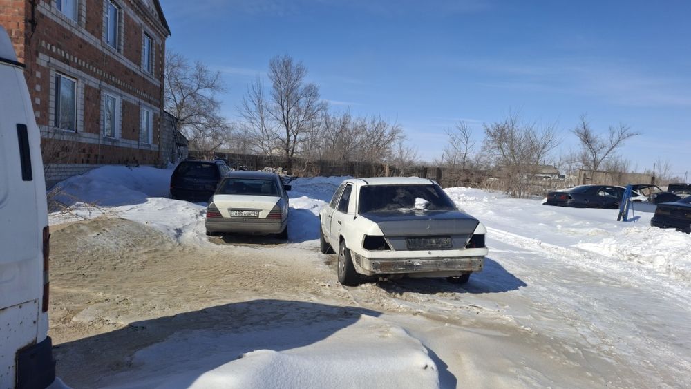 Мерседесы 124 по запчастям