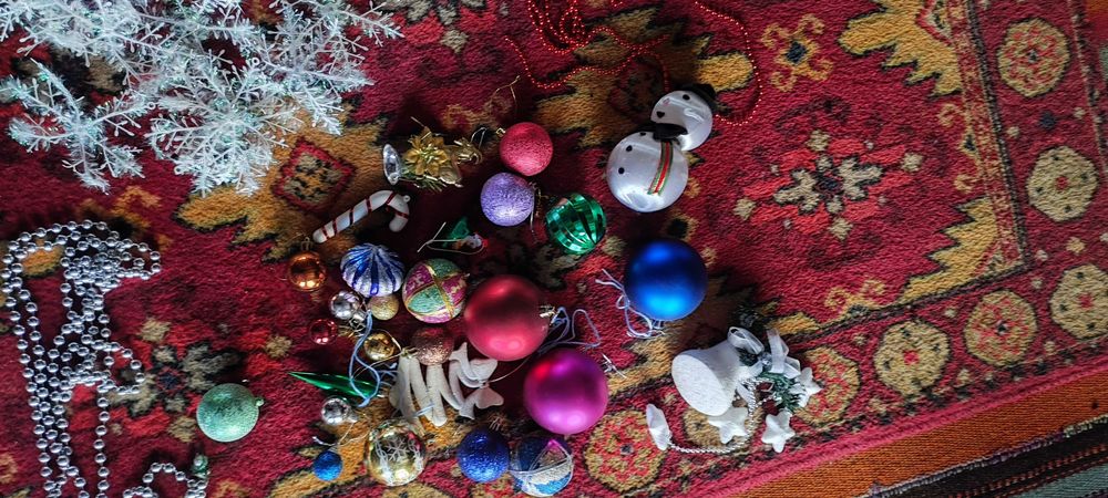 Елочные игрушки снежинки бусы