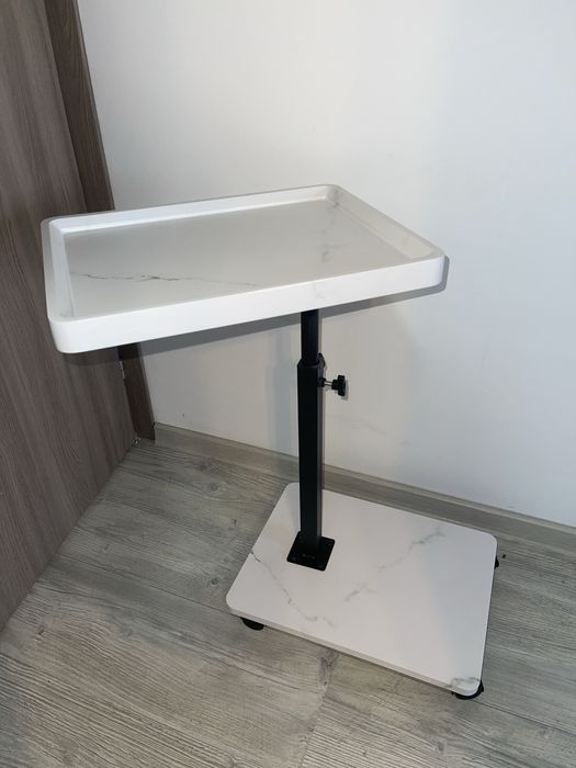 Măsuță din lemn reglabila cu roți