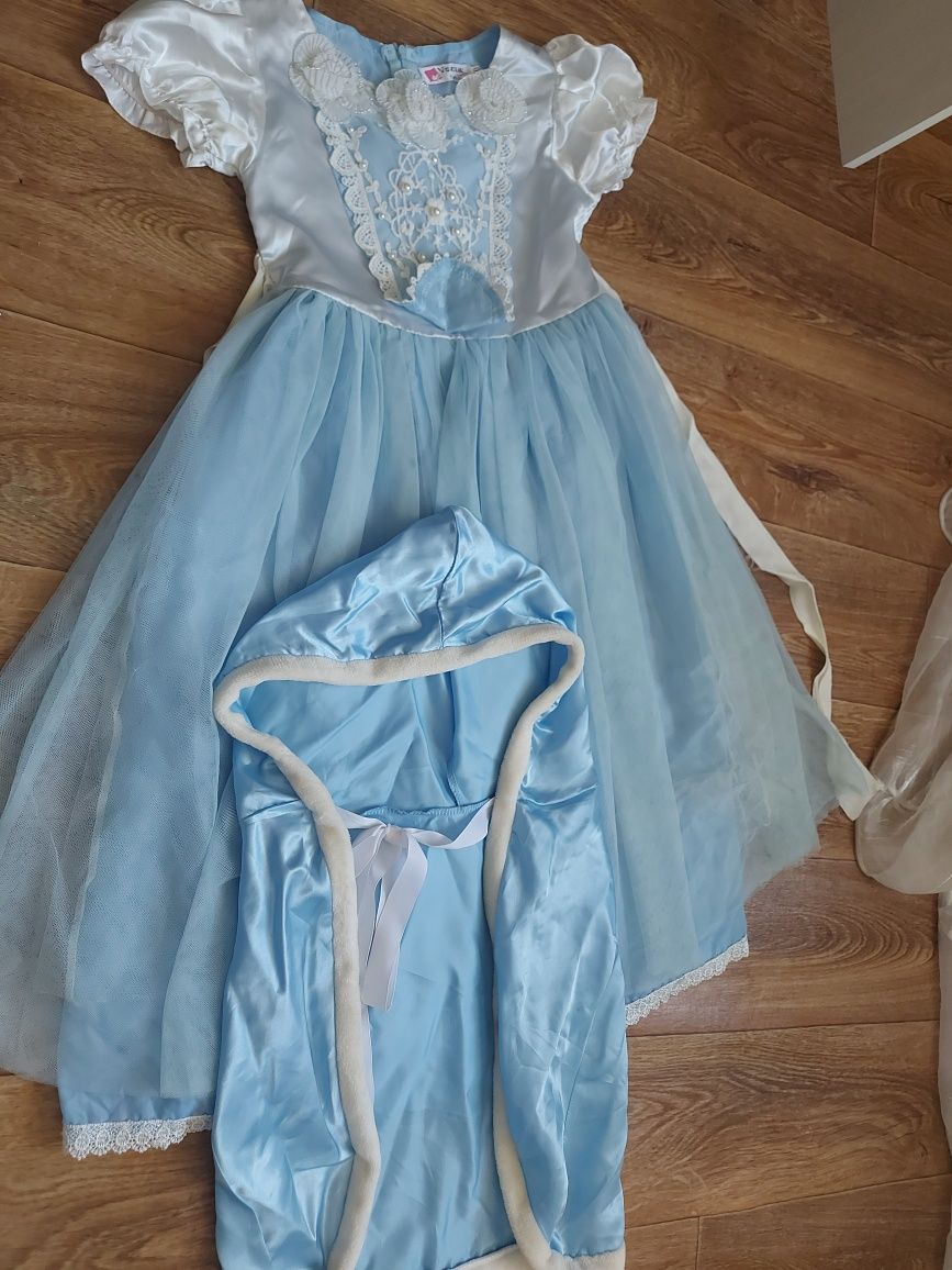 Продам платья на девочку  7-8 лет