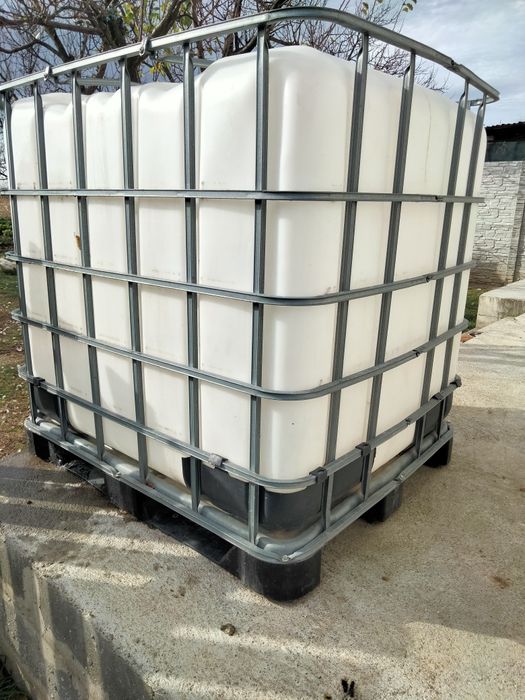 Bazin IBC 1000l pe palet de plastic