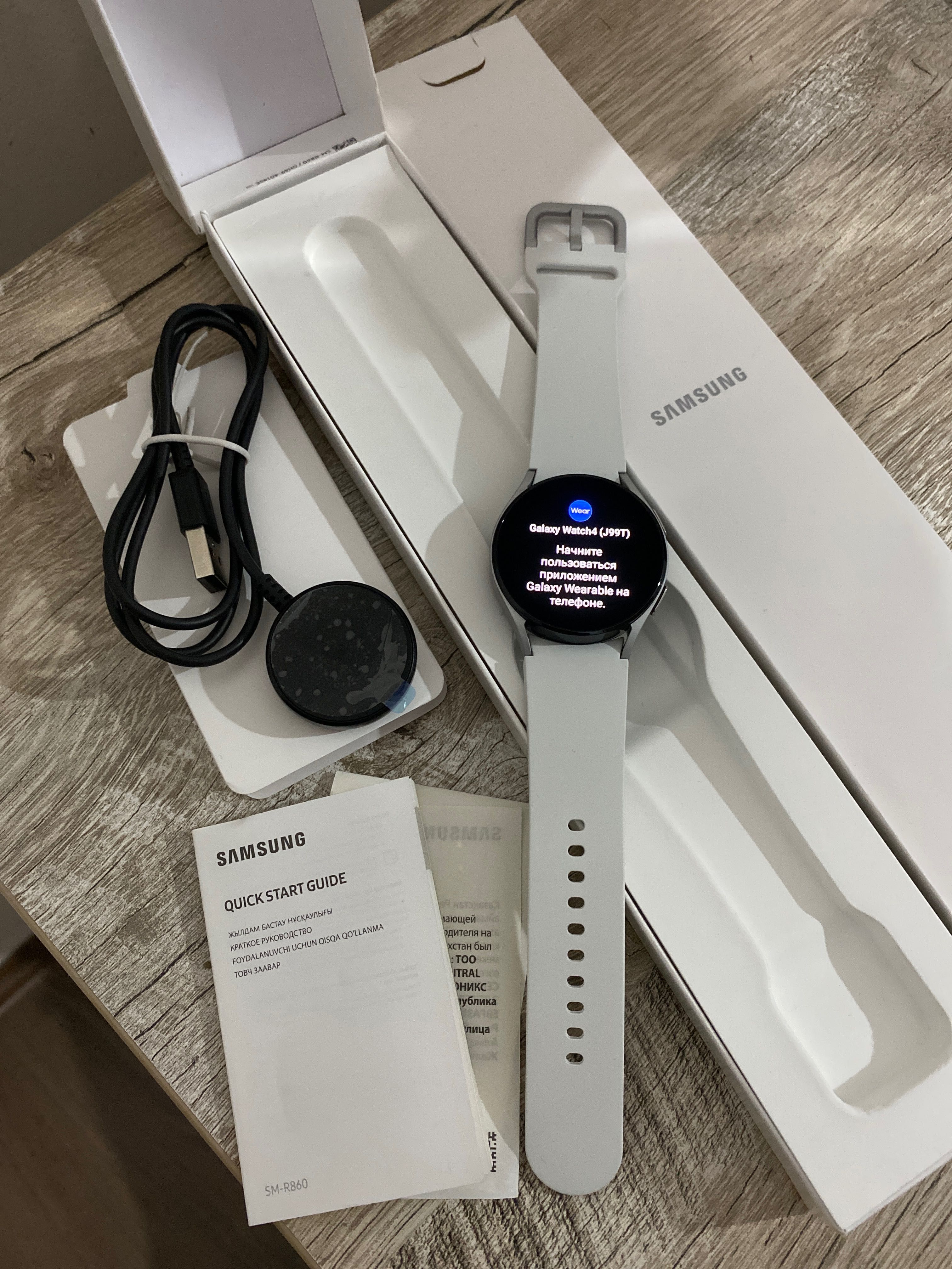 Смарт-часы Galaxy Watch 4