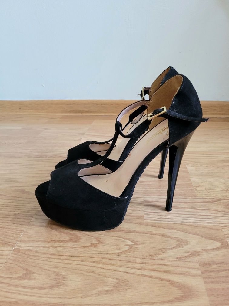 Pantofi stiletto cu platforma