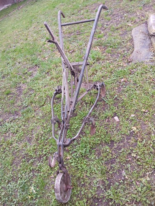 Plug prășitoare veche