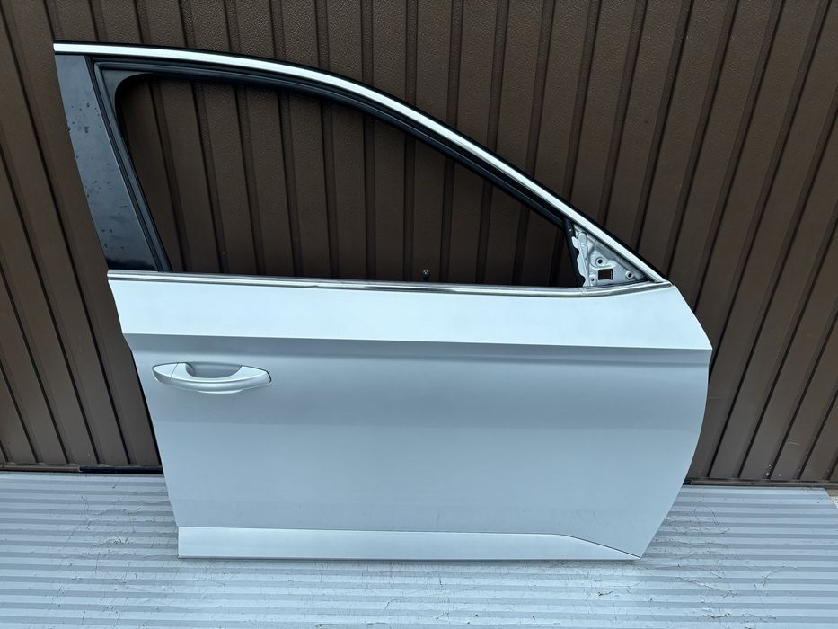 Usa dr fata  Skoda Superb 3 cod de culoare LA7W  2015-2020