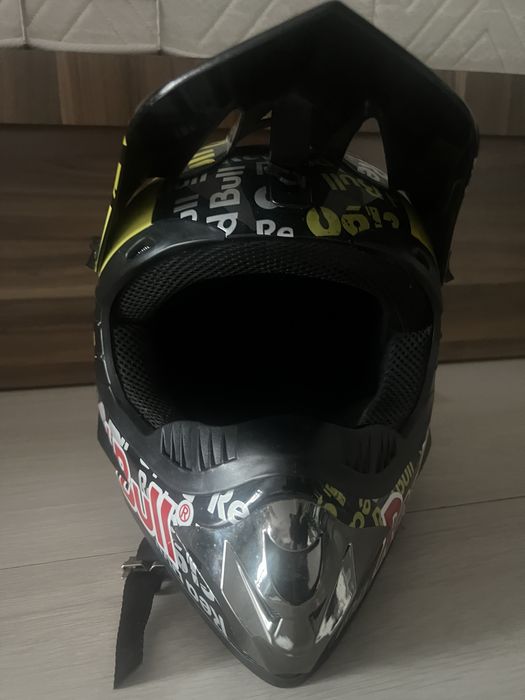 Casca de protectie redbull