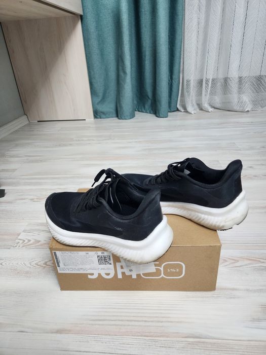 Кроссовки женские 38 р. В отличном состоянии