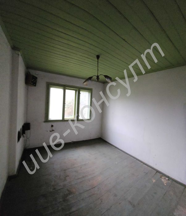 Двуетажна тухлена къща с търговски помещения, с. Ресен