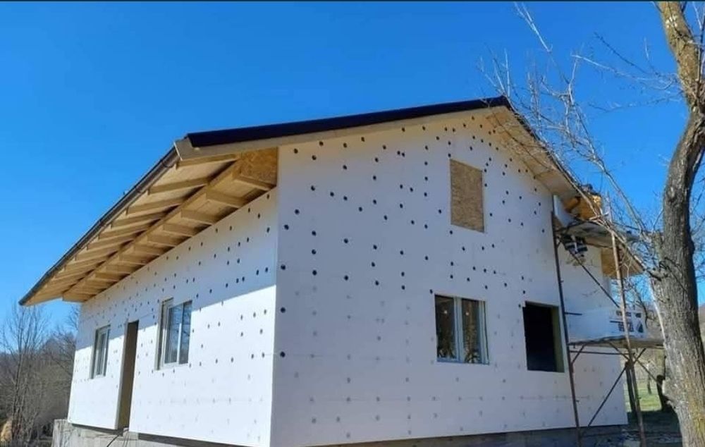 Case pe structură metalică