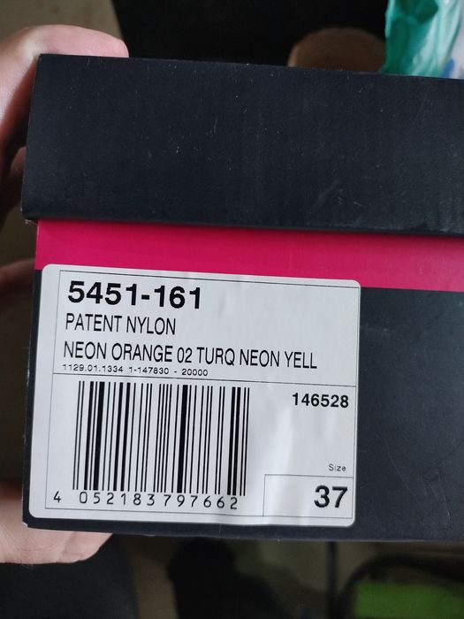 37. Nou. Bafallo London. Adidas damă