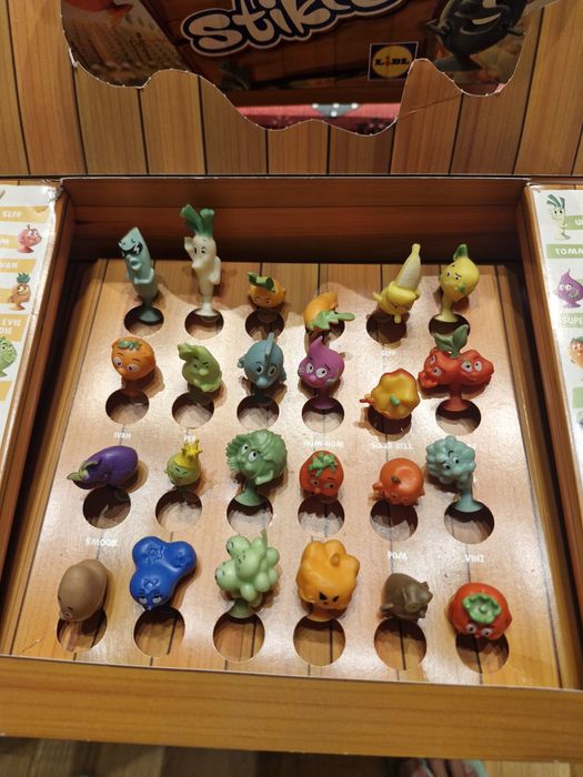 Пълна Кутия Била  Албум Колекция Стикита Емоджи