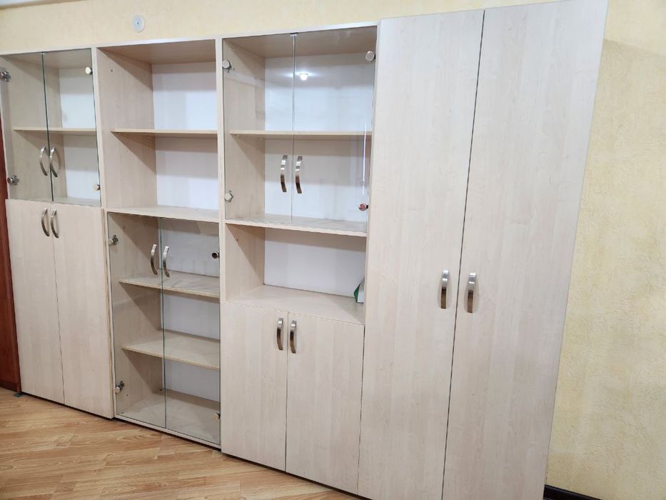 Продается набор кабинета руководителя из красного дерева