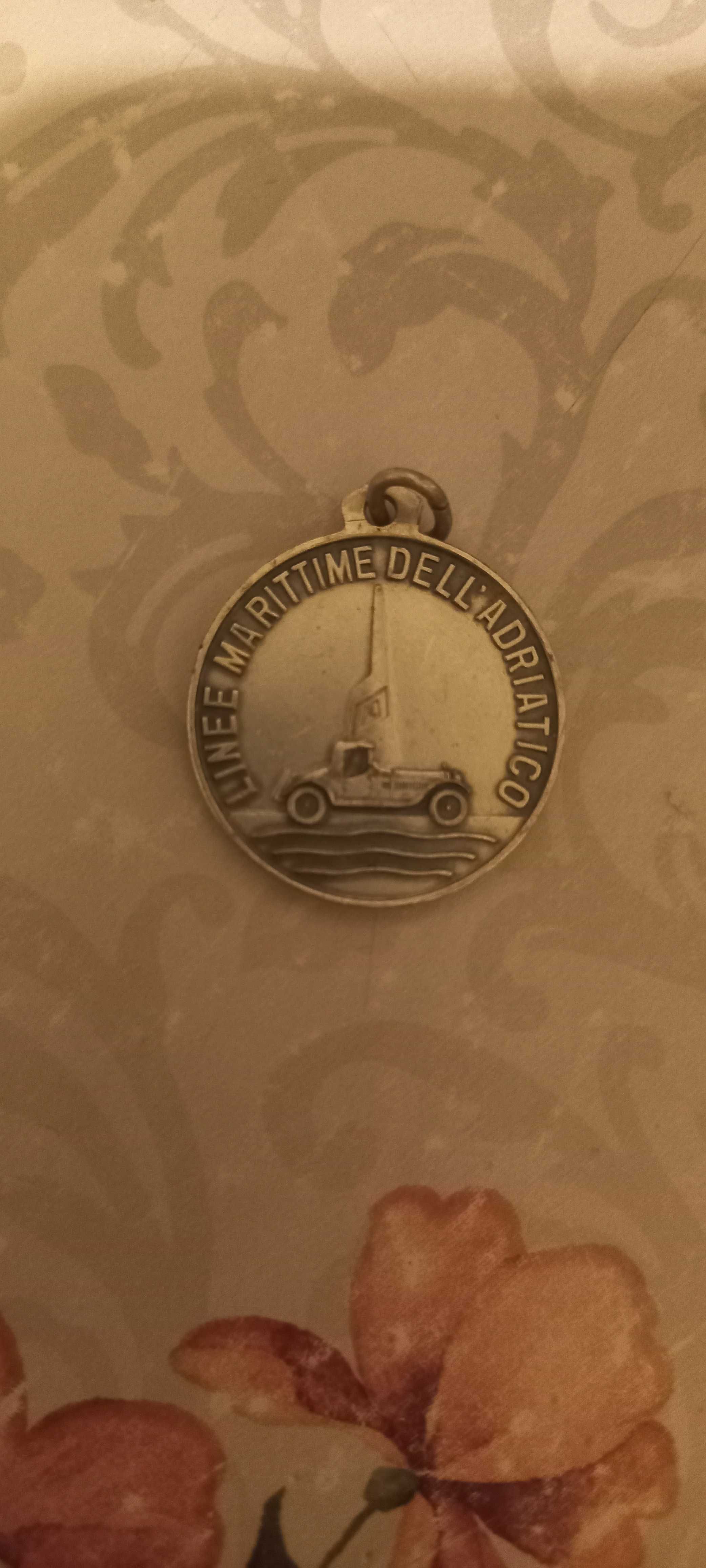 Vand medalion pentru colecționari